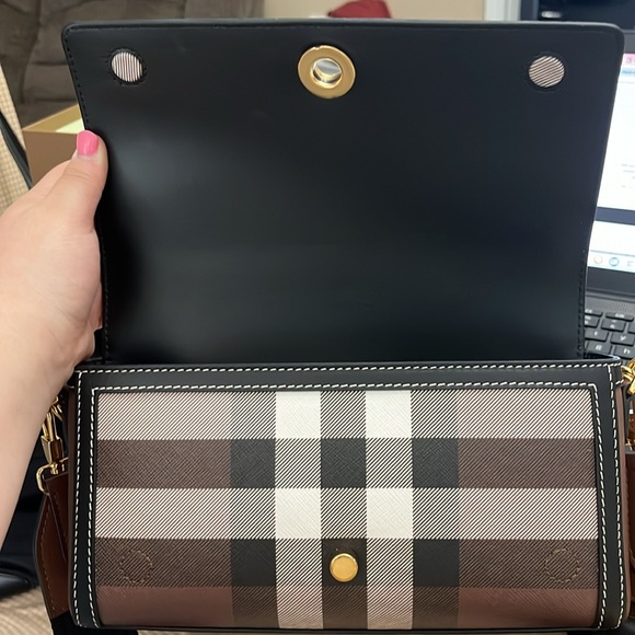 Brand new never used Burberry crossbody bag - Picture 4 of 4